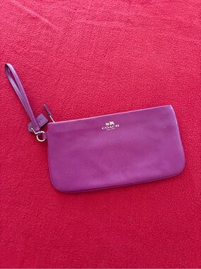 Coach Fuchsia Large Wristlet Pebbled Leather Gold Logo Zip Pouch